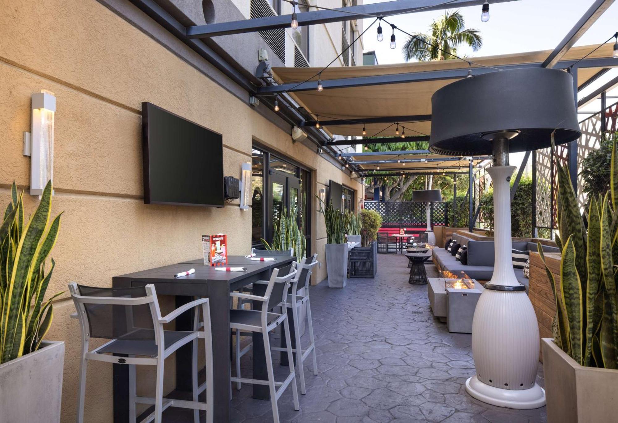 Hilton Garden Inn Los Angeles / Hollywood Ngoại thất bức ảnh